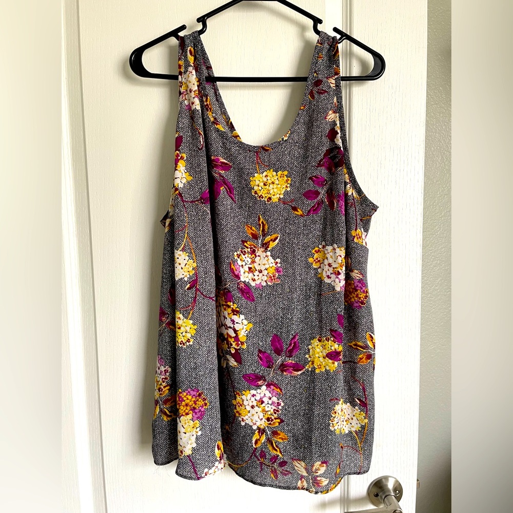 EUC Worthington Floral Top